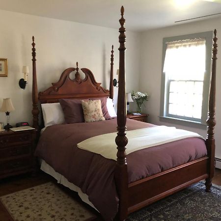 Riverwind Inn Bed And Breakfast Deep River Екстер'єр фото